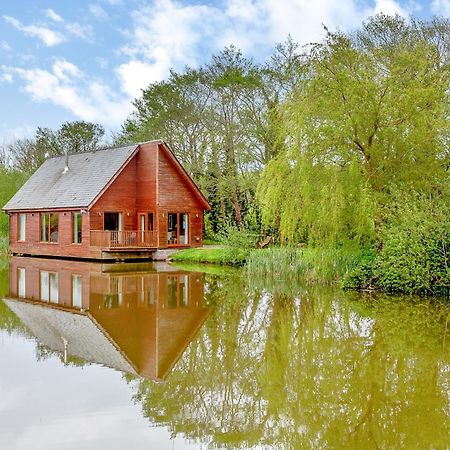 Anglesey Lakeside Lodges Menai Bridge Zewnętrze zdjęcie